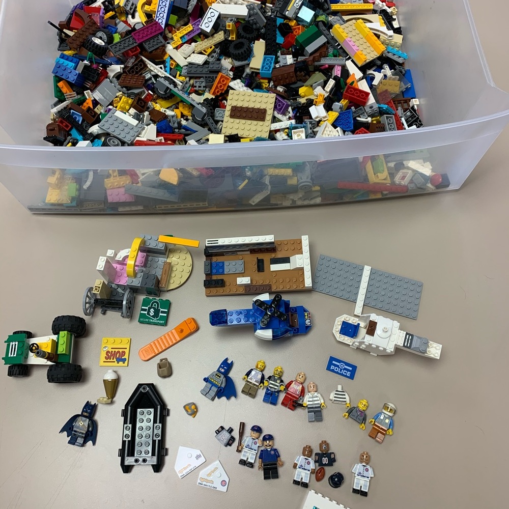 Lot of LEGOS with minifigs - over 5 pounds!!